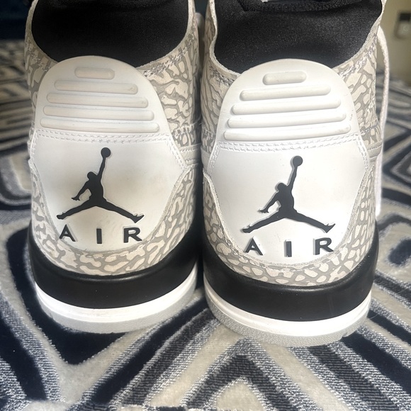 Size 11 - Jordan Legacy 312 Flip, Elephant Print 2019 - Picture 3 of 5